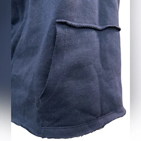 NHL Seattle Kraken Women’s Navy Blue Hoodie size Medium, trendy raw edge hem - Picture 4 of 9